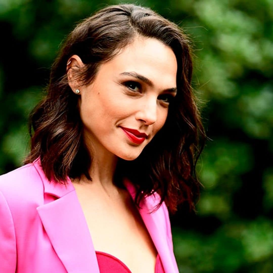 Gal Gadot y el pequeño descuido que sufrió con su look | ¡HOLA!