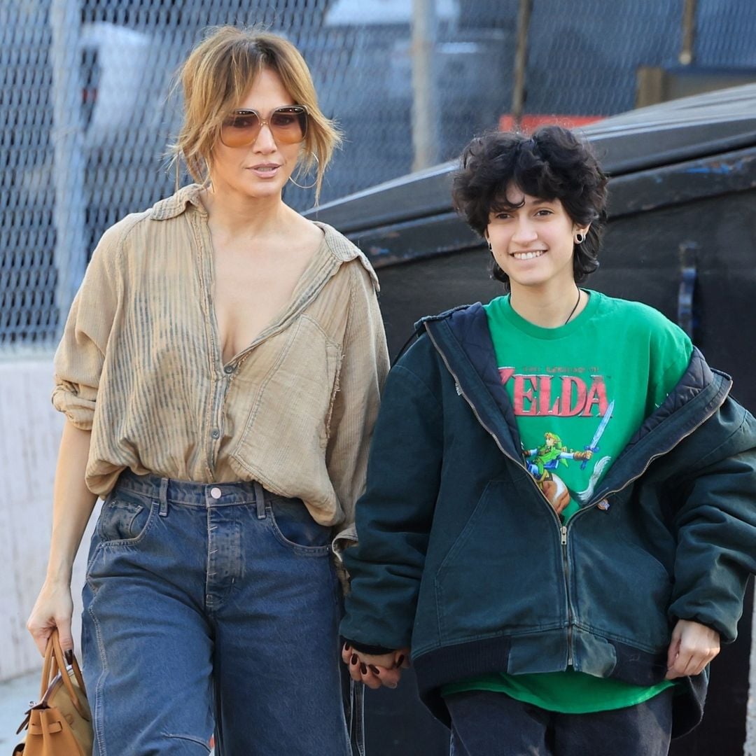 Junto a su hija Emme, Jennifer Lopez se alista para la temporada navideña con un día de compras