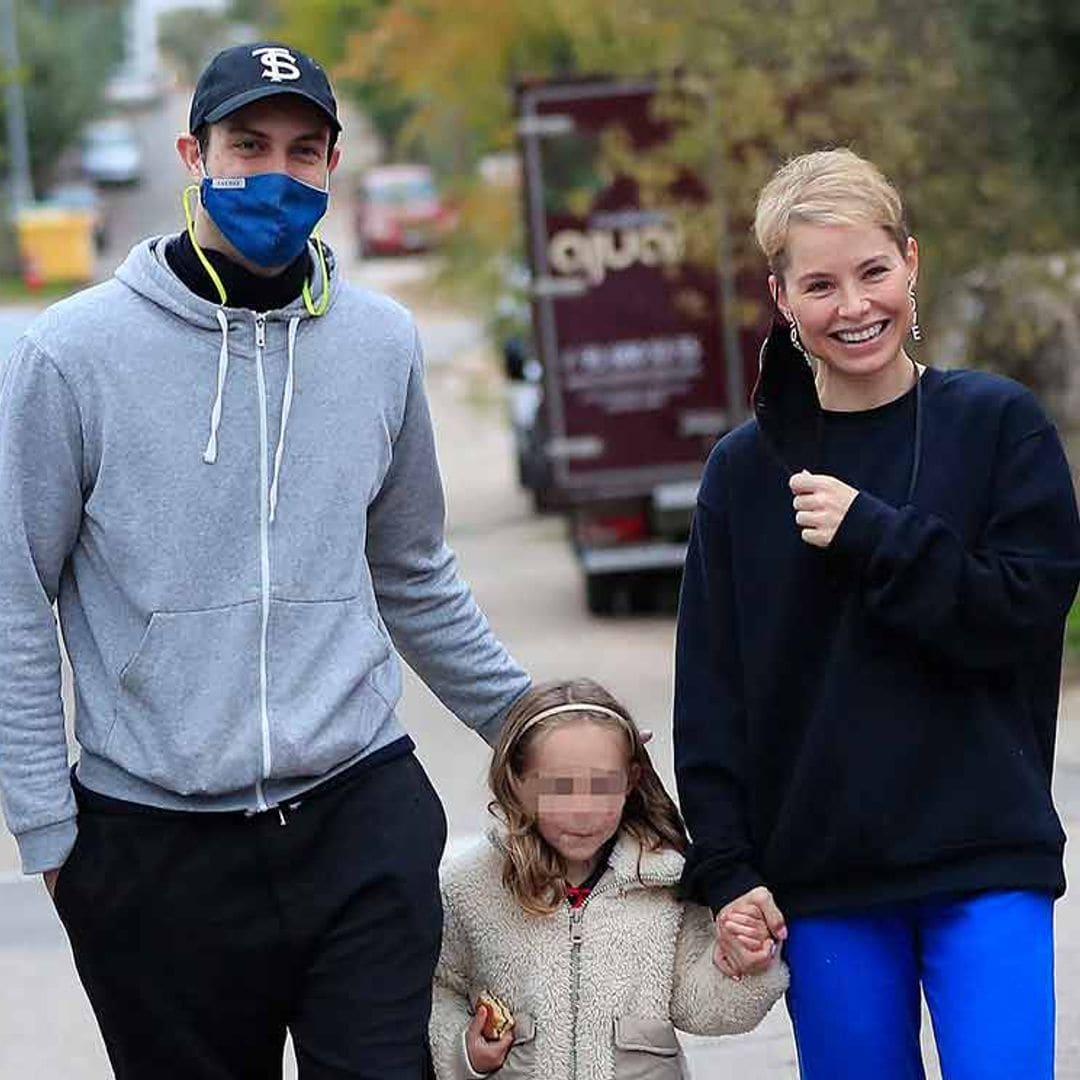 La foto de familia de Soraya a las puertas de su nuevo hogar