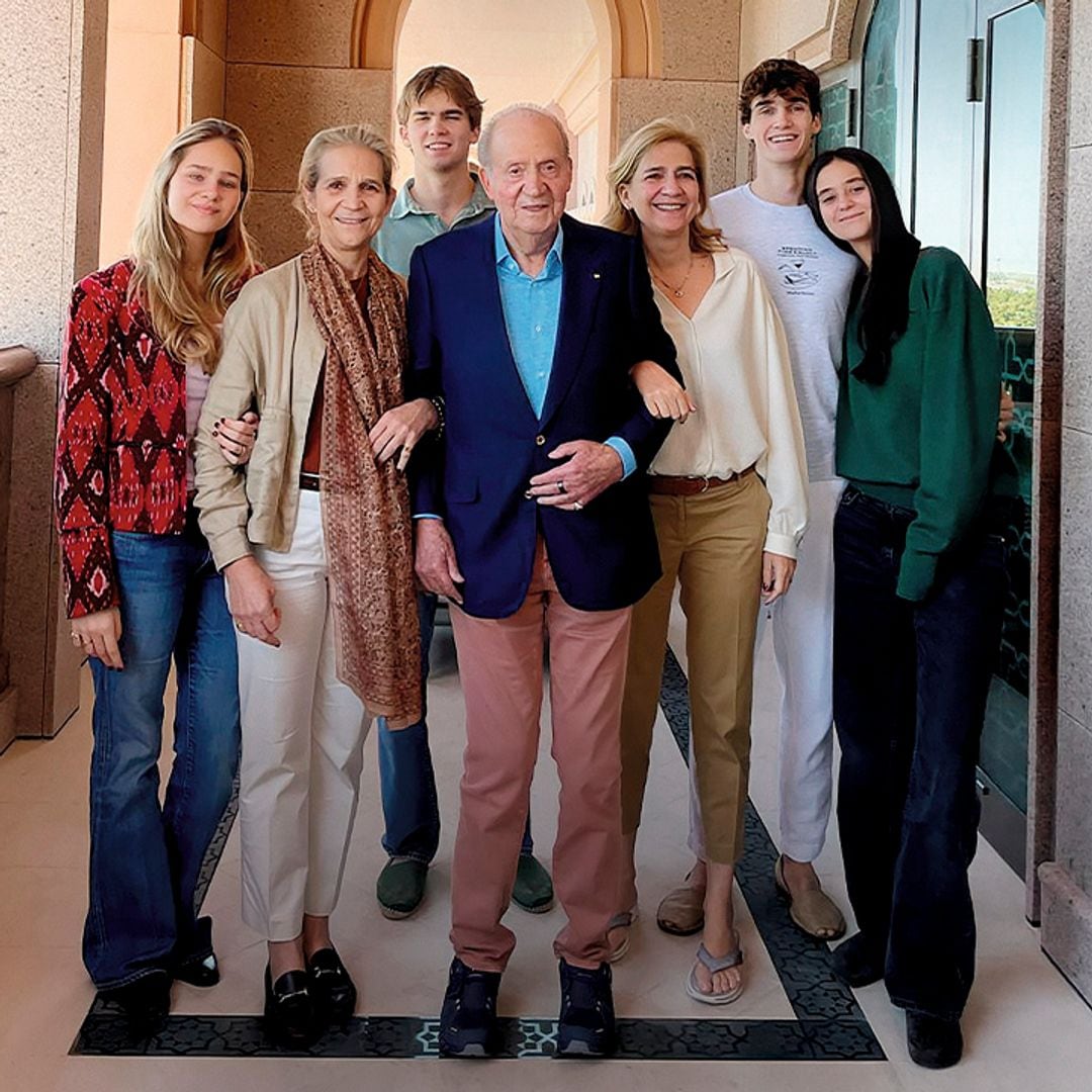 El rey Juan Carlos celebra su cumpleaños rodeado del cariño de sus hijas y sus nietos: las imágenes y los detalles