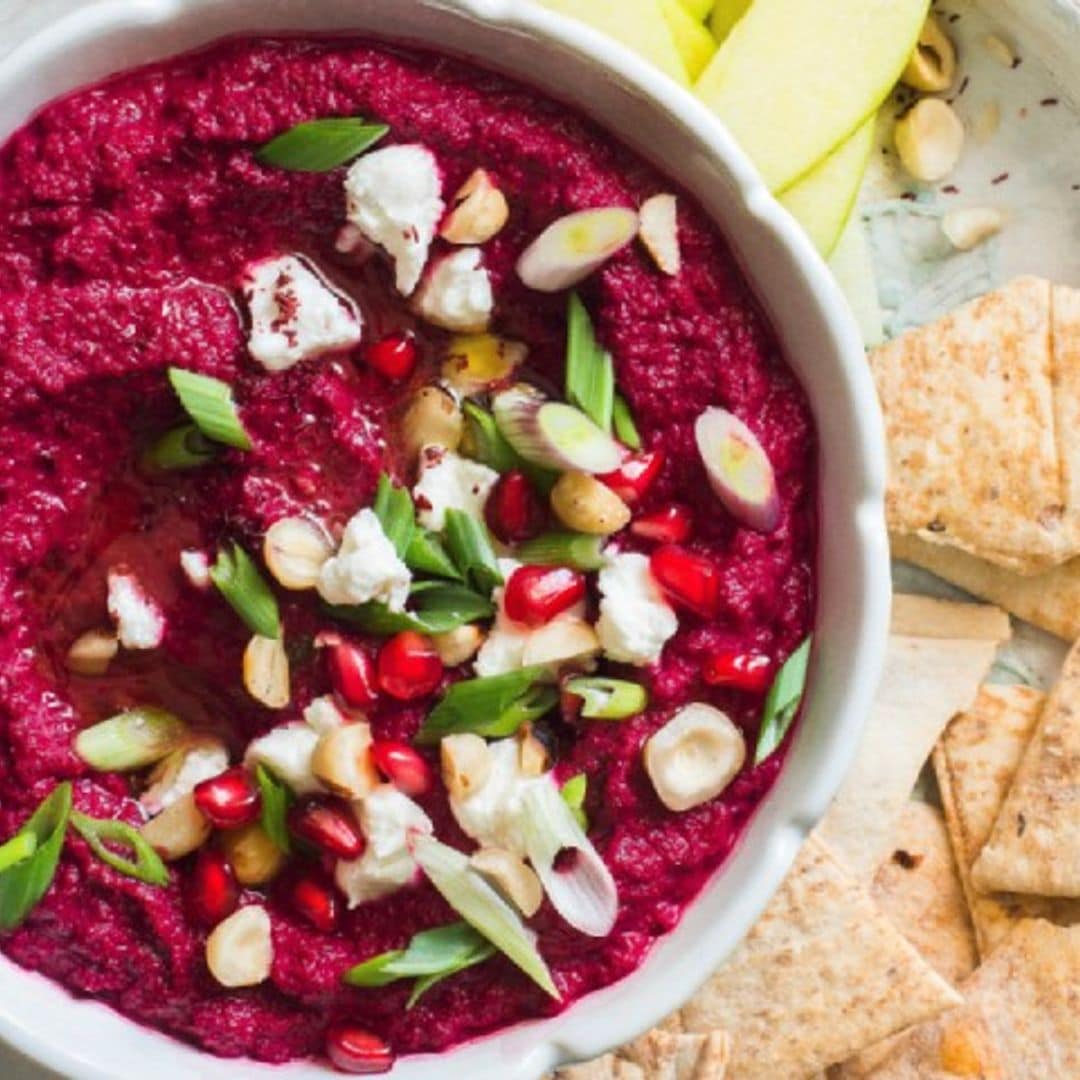 Hummus de remolacha con queso de cabra