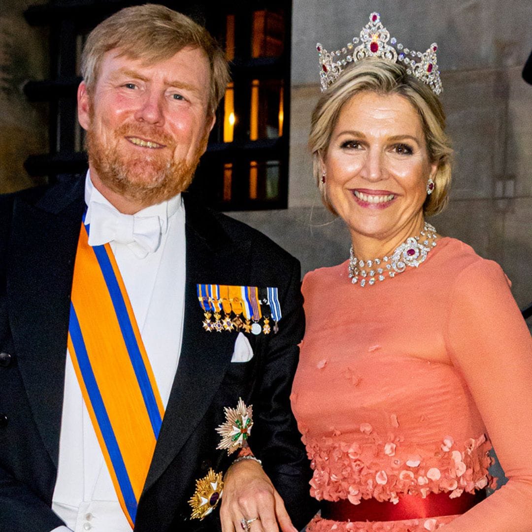 El fabuloso look de gala de Máxima con joyas del siglo XIX y un vestido de pétalos