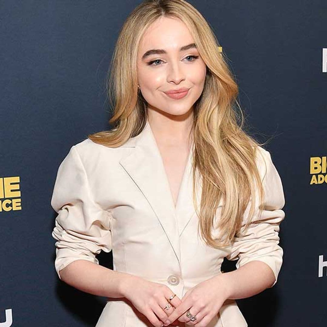 Todo sobre Sabrina Carpenter, la nueva 'Alicia en el País de las maravillas' amante de la moda