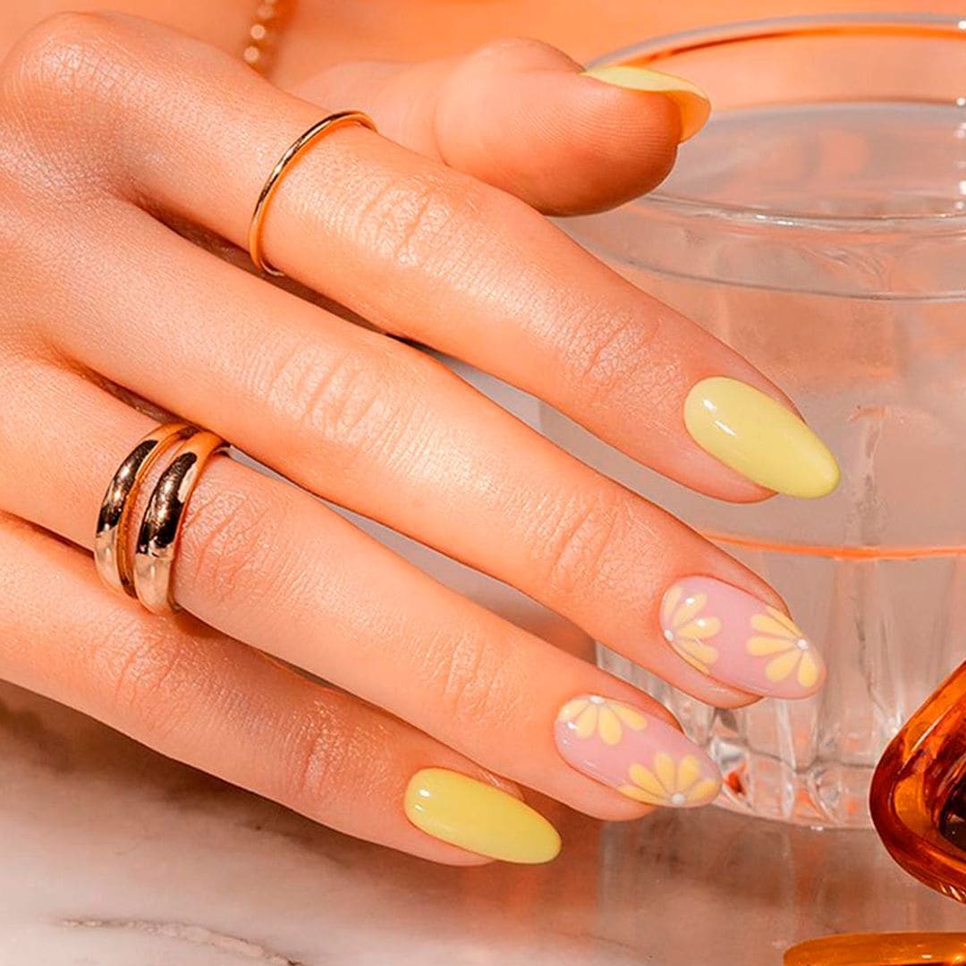 Consigue la manicura profesional más tendencia en casa con estas pegatinas para uñas