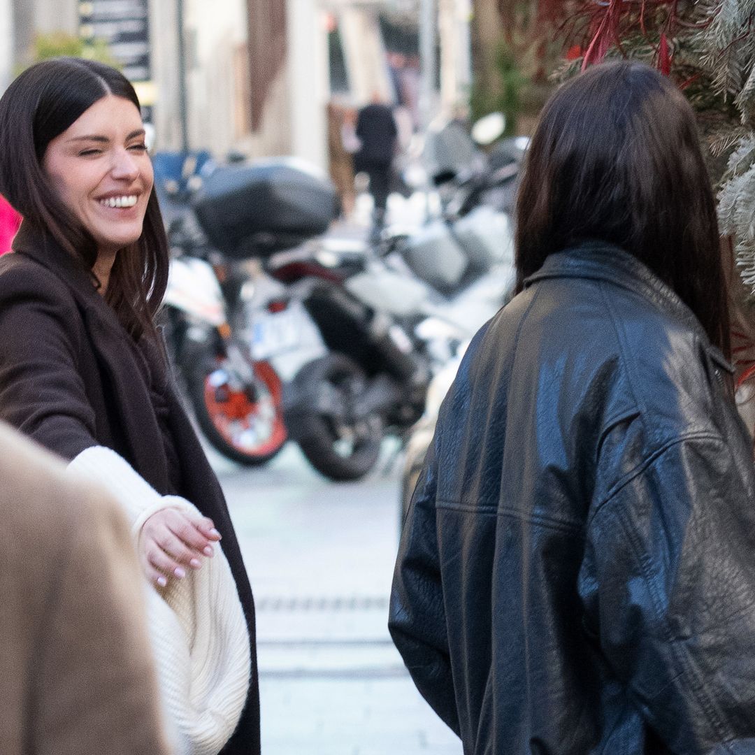 La felicidad de Dulceida y Alba Paul durante un paseo familiar en Madrid