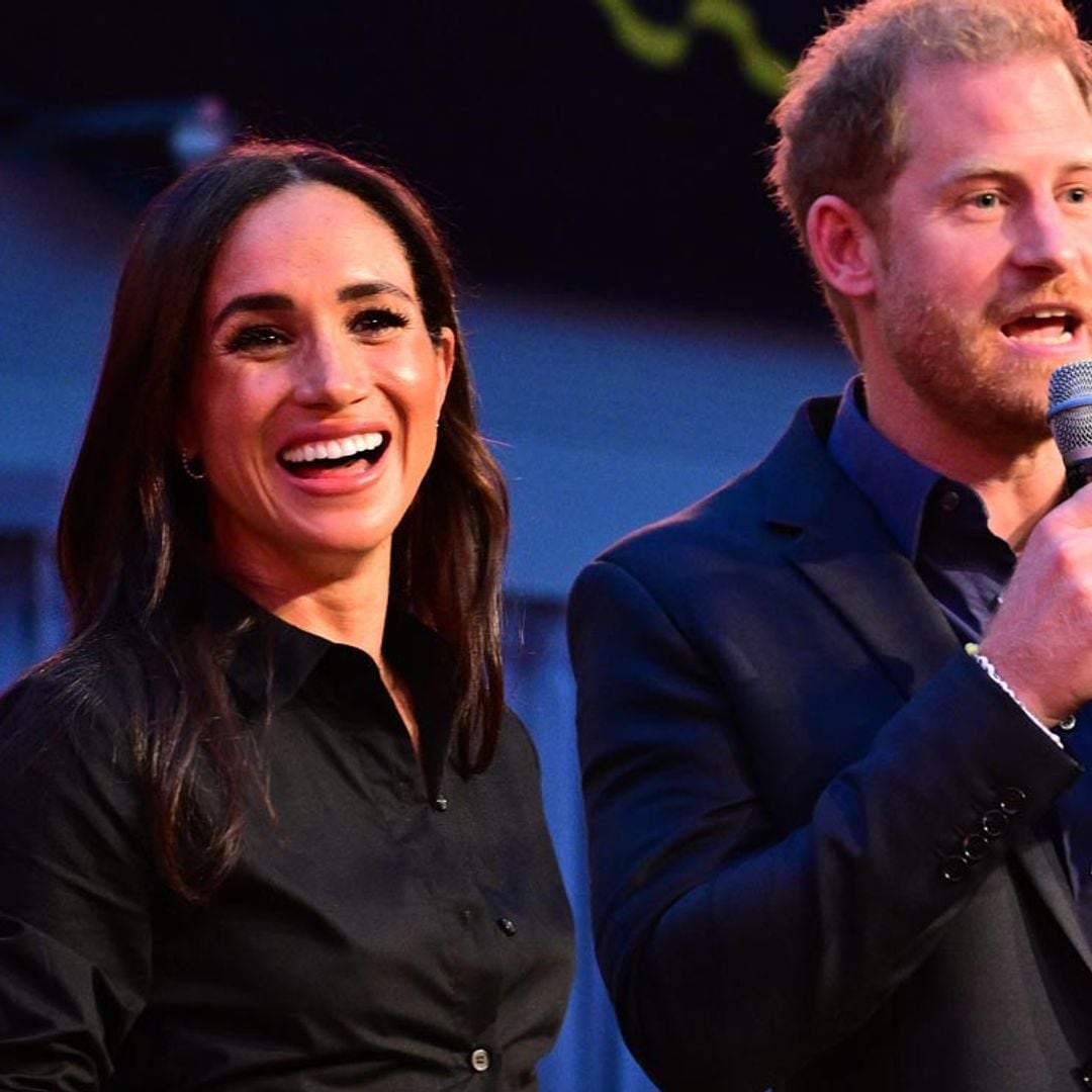 Meghan Markle vuelve a Europa con un vestido rebajado y unos tacones que tiene la princesa de Gales