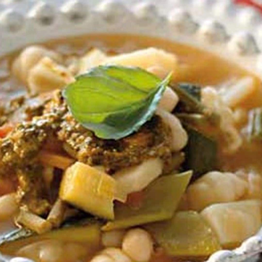 Sopa de pasta con judías verdes y pesto de tomate