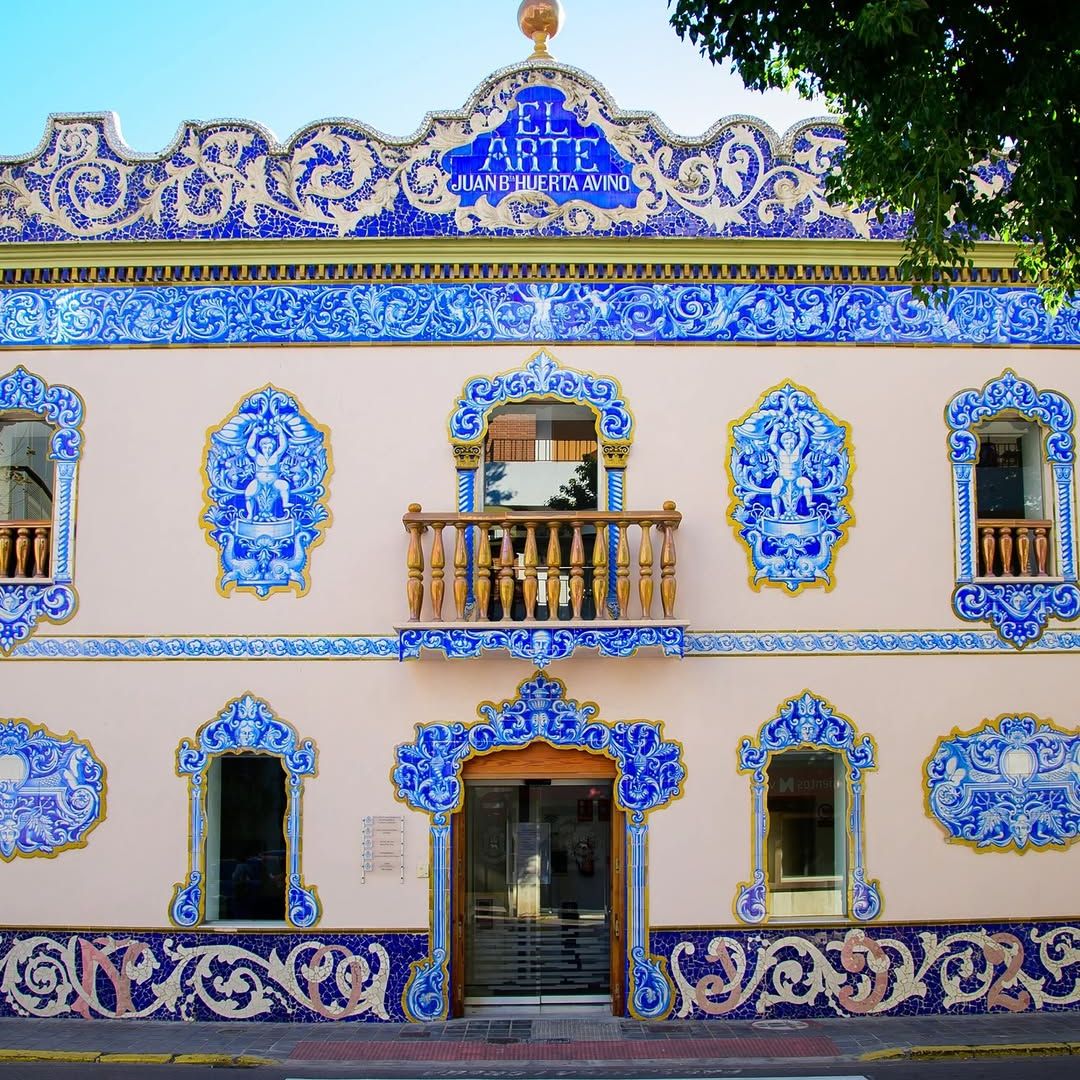 Fachada del edificio El Arte, Manises, Valencia