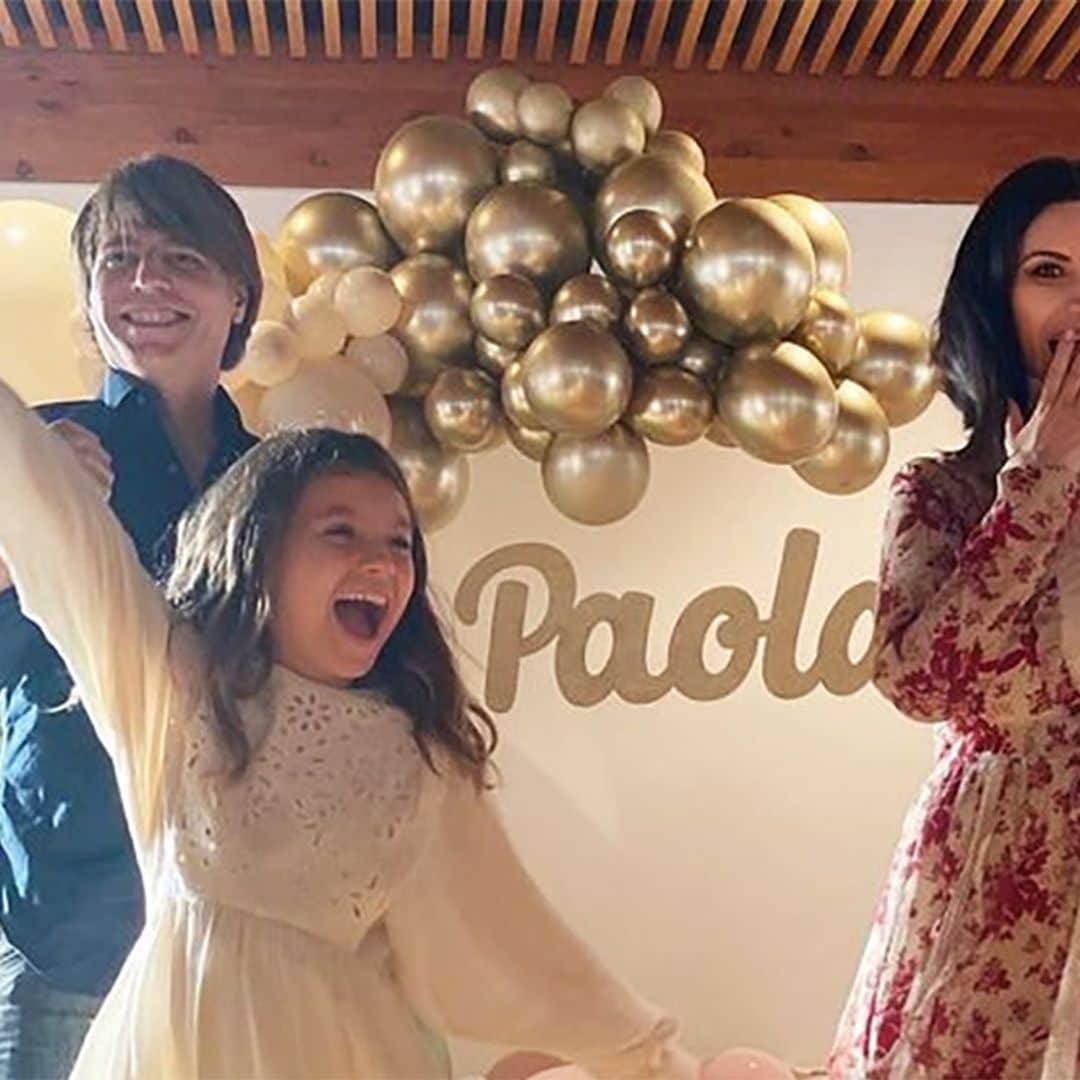 La hija de Laura Pausini celebra la Comunión rodeada del cariño de sus padres y sus hermanos veinteañeros