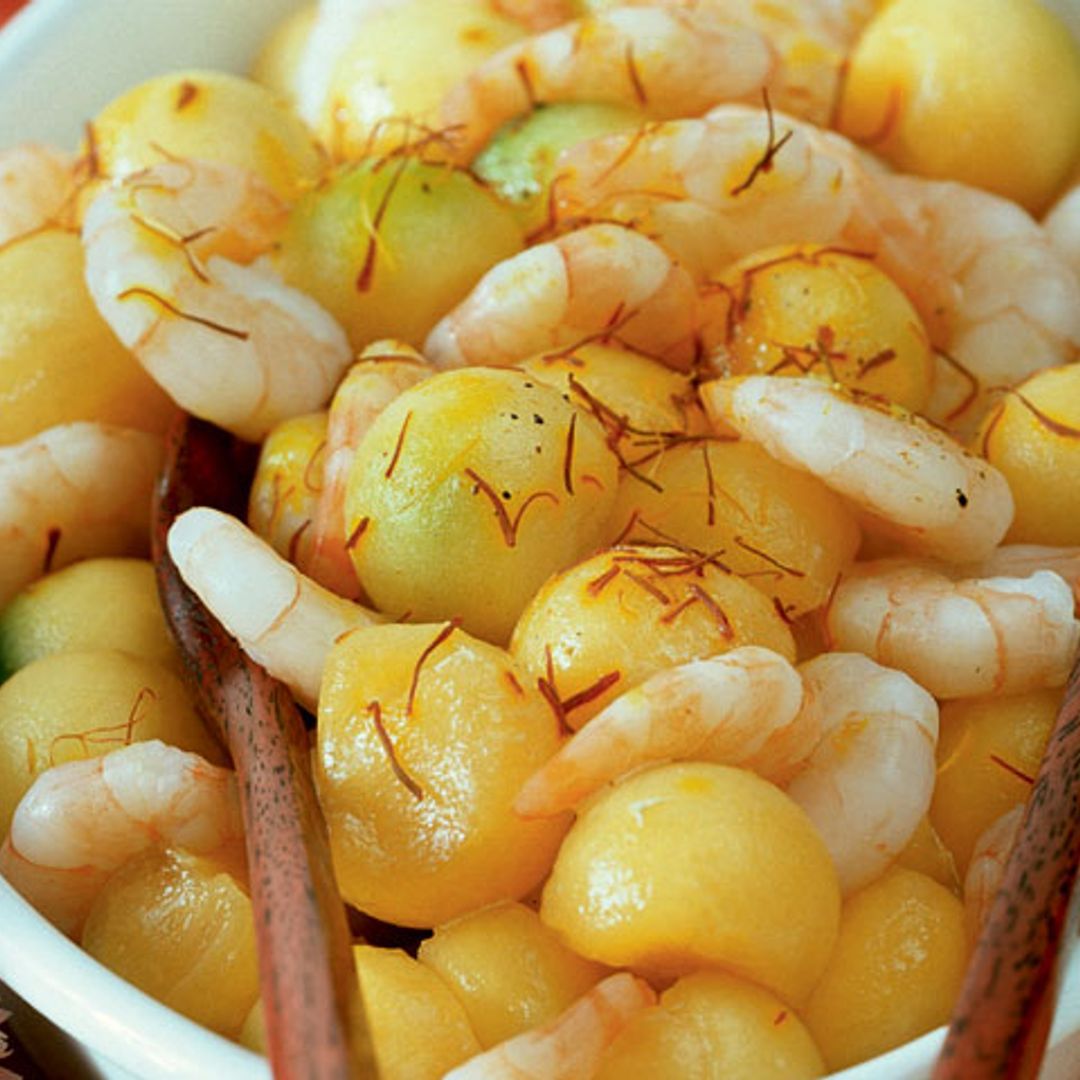 Ensalada de melón con gambas y azafrán