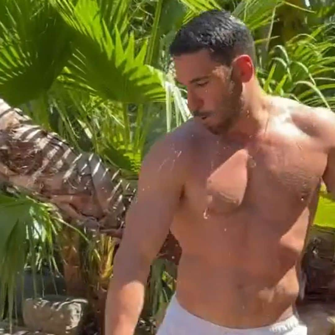 La refrescante ducha de Miguel Ángel Silvestre que se ha hecho viral