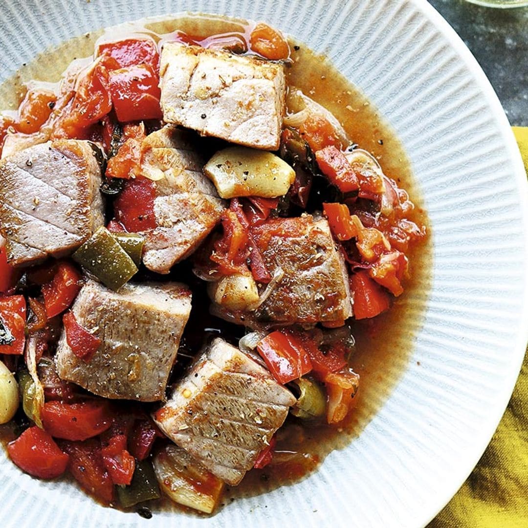 Atún con pimientos rojos asados