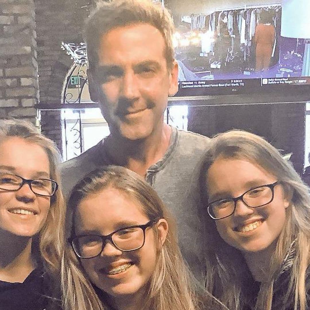 Carlos Ponce, el rey de las sorpresas, obsequia un auto a sus hijas gemelas