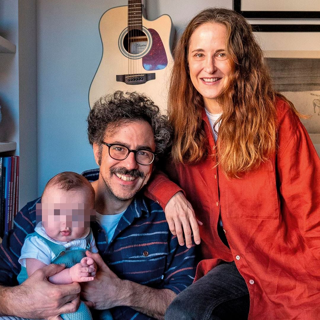 Clea Fitz-James Stuart aparece en una fotografía de su álbum personal junto a su pareja desde hace cinco años y su hijo, Luis