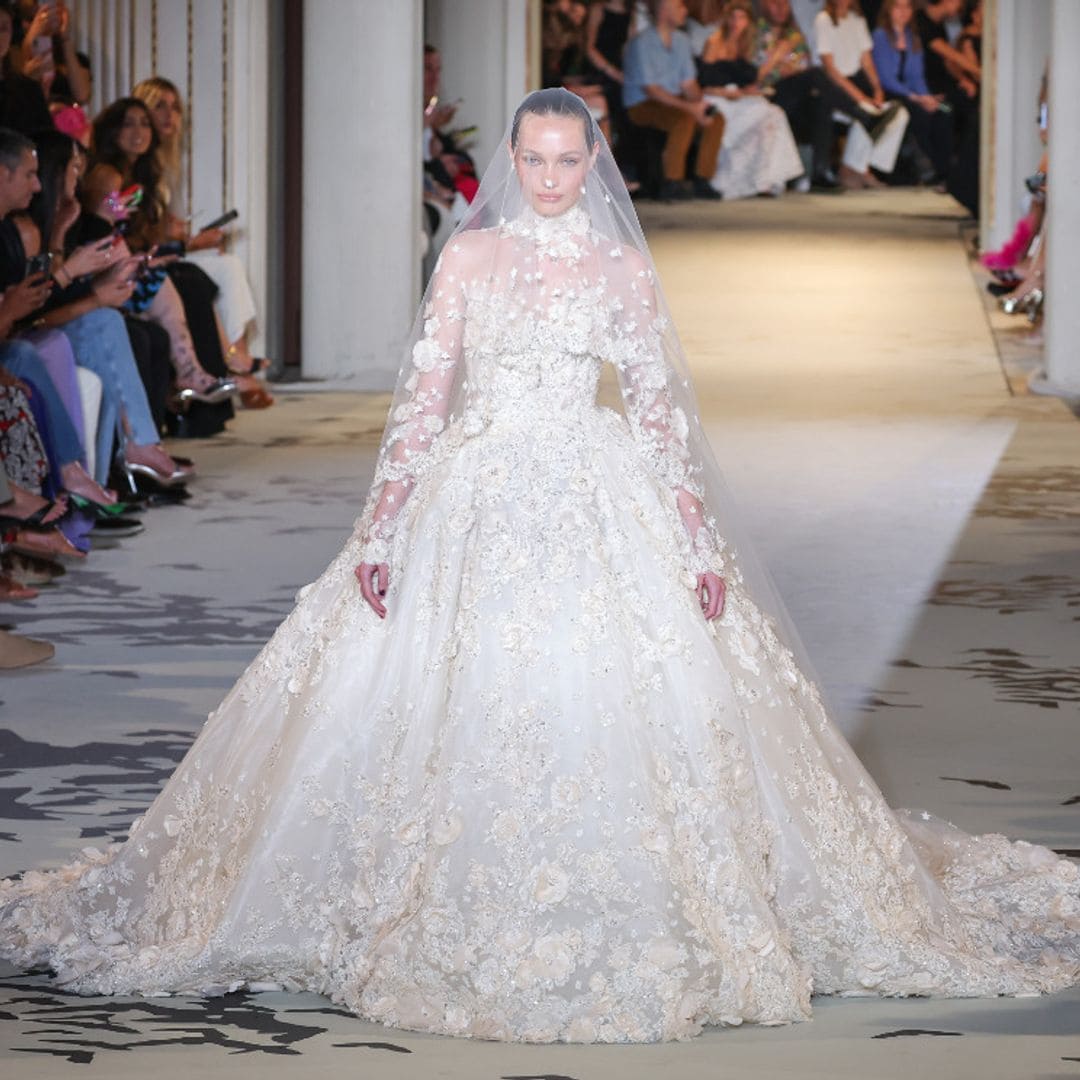 Zuhair Murad presenta su colección más misteriosa , 'Aroma a medianoche', en París