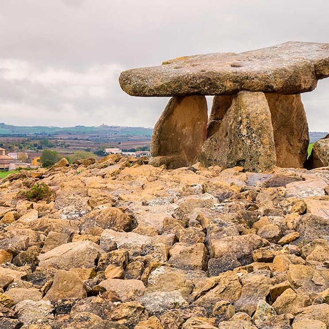 00 portada  dolmen chabolaadobestock337615187