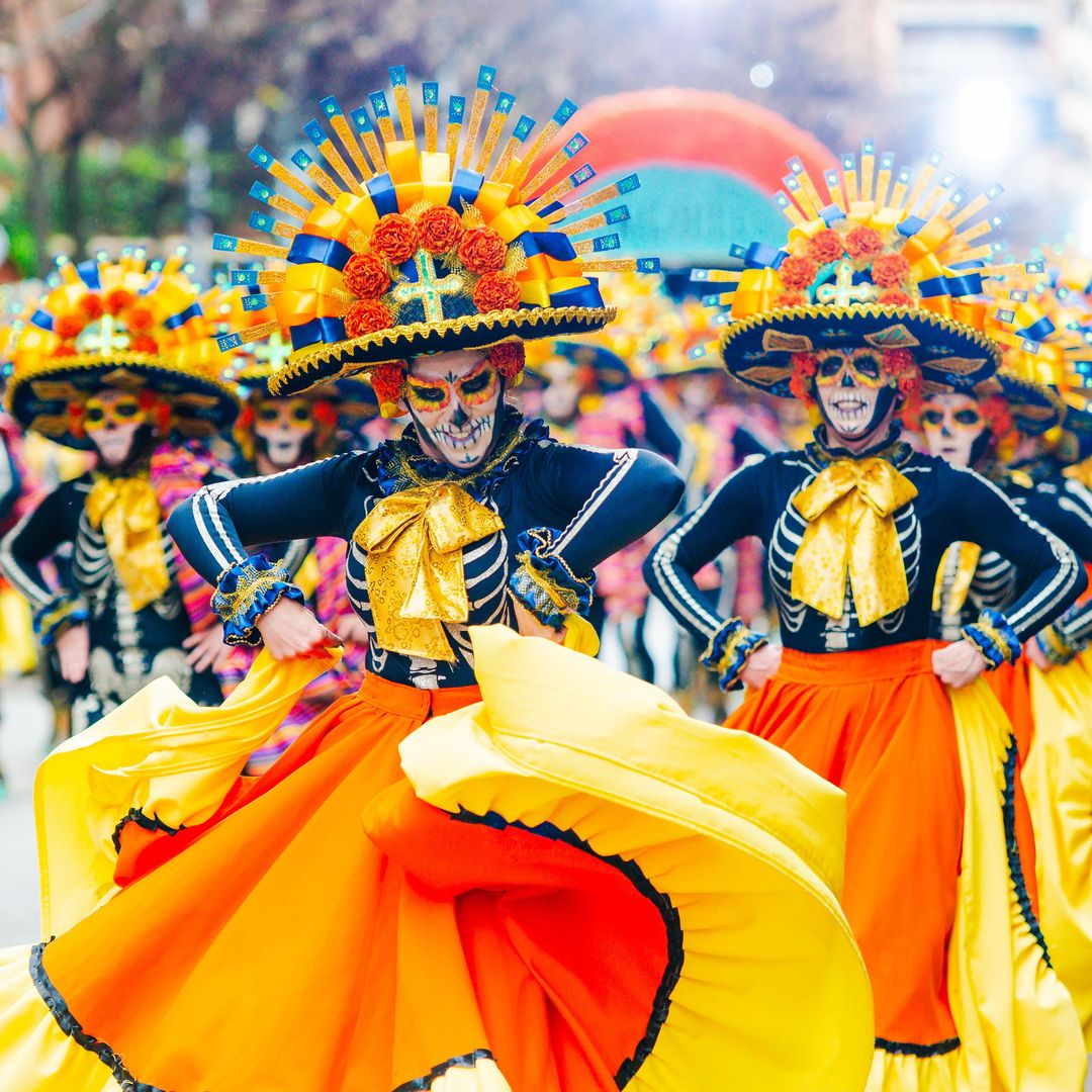 55 comparsas desfilan este año en las calles.