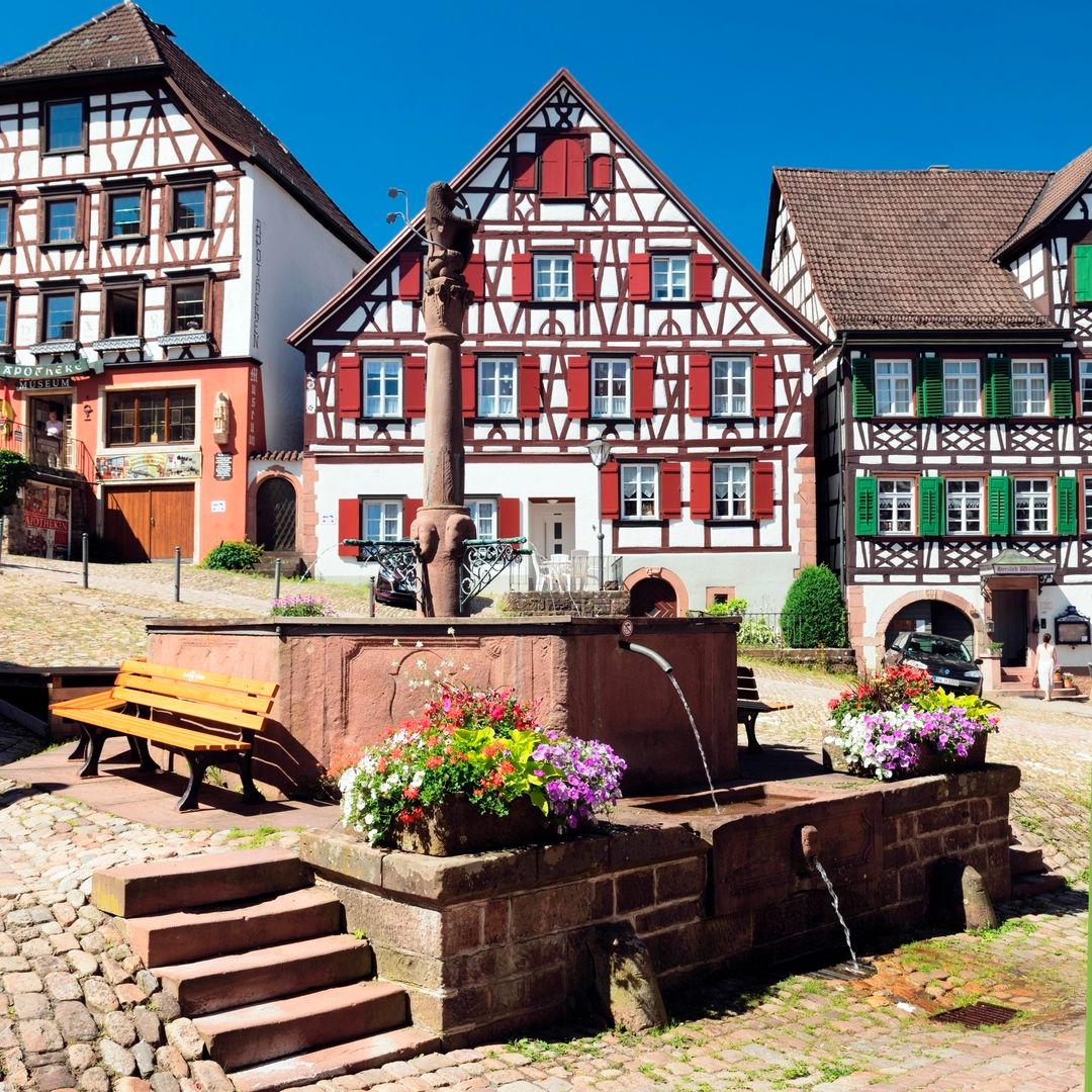 Schiltach, un bonito pueblo con casas de entramados de madera en el Selva Negra de Alemania