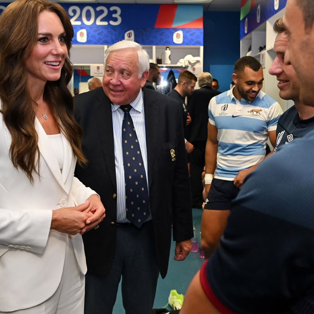 La princesa de Gales, pura sofisticación en el rugby con un impecable traje blanco y joyas de diamantes