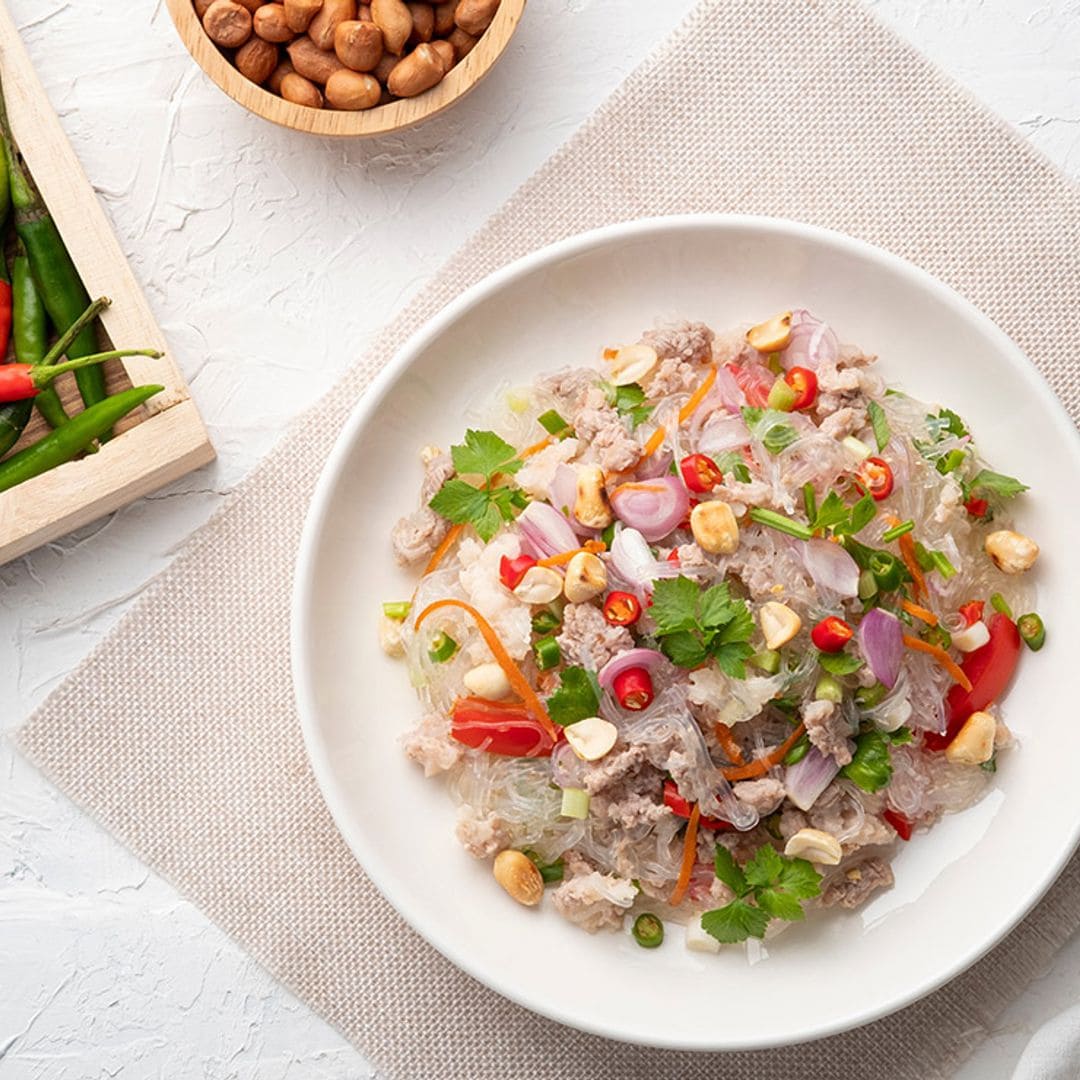 Ensalada de fideos de soja con carne picada de cerdo