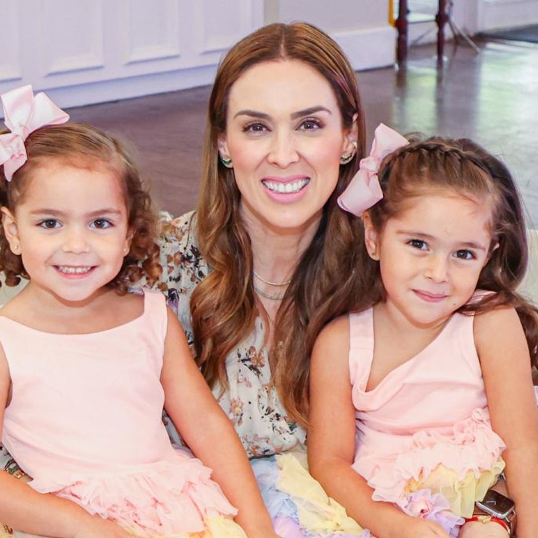 jacky bracamontes celebra el cuarto cumplea os de sus mellizas emilia y paula