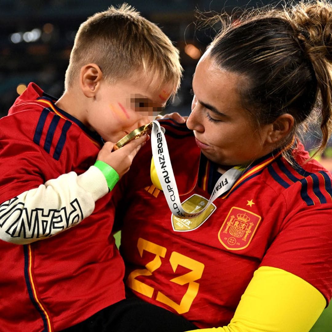 La fiesta de las campeonas con sus familias: entre lágrimas, besos, abrazos y una dedicatoria al cielo