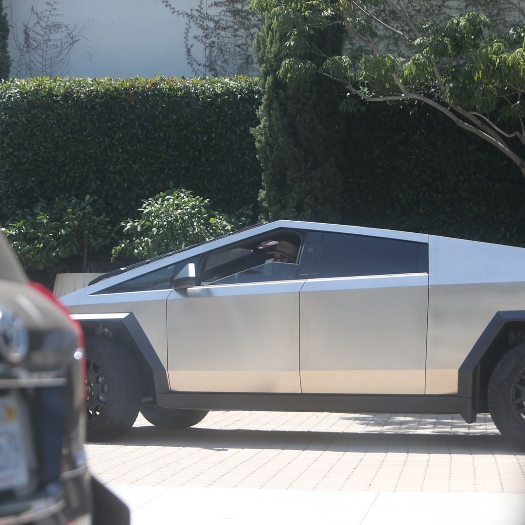 Justin Bieber impresiona con su llamativo y futurista coche nuevo