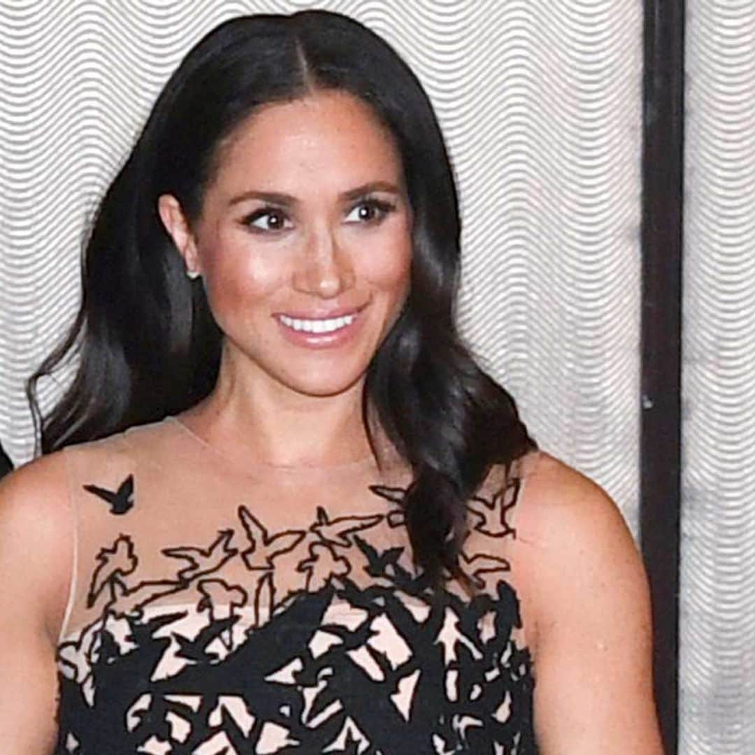 Meghan Markle impacta con el vestido 'Primavera cítrica' en un inesperado look premamá