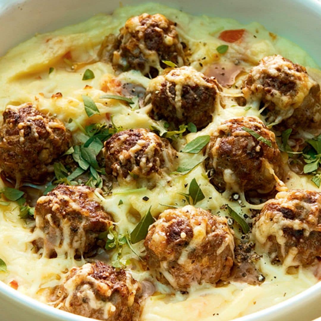 Albóndigas gratinadas con puré de patatas