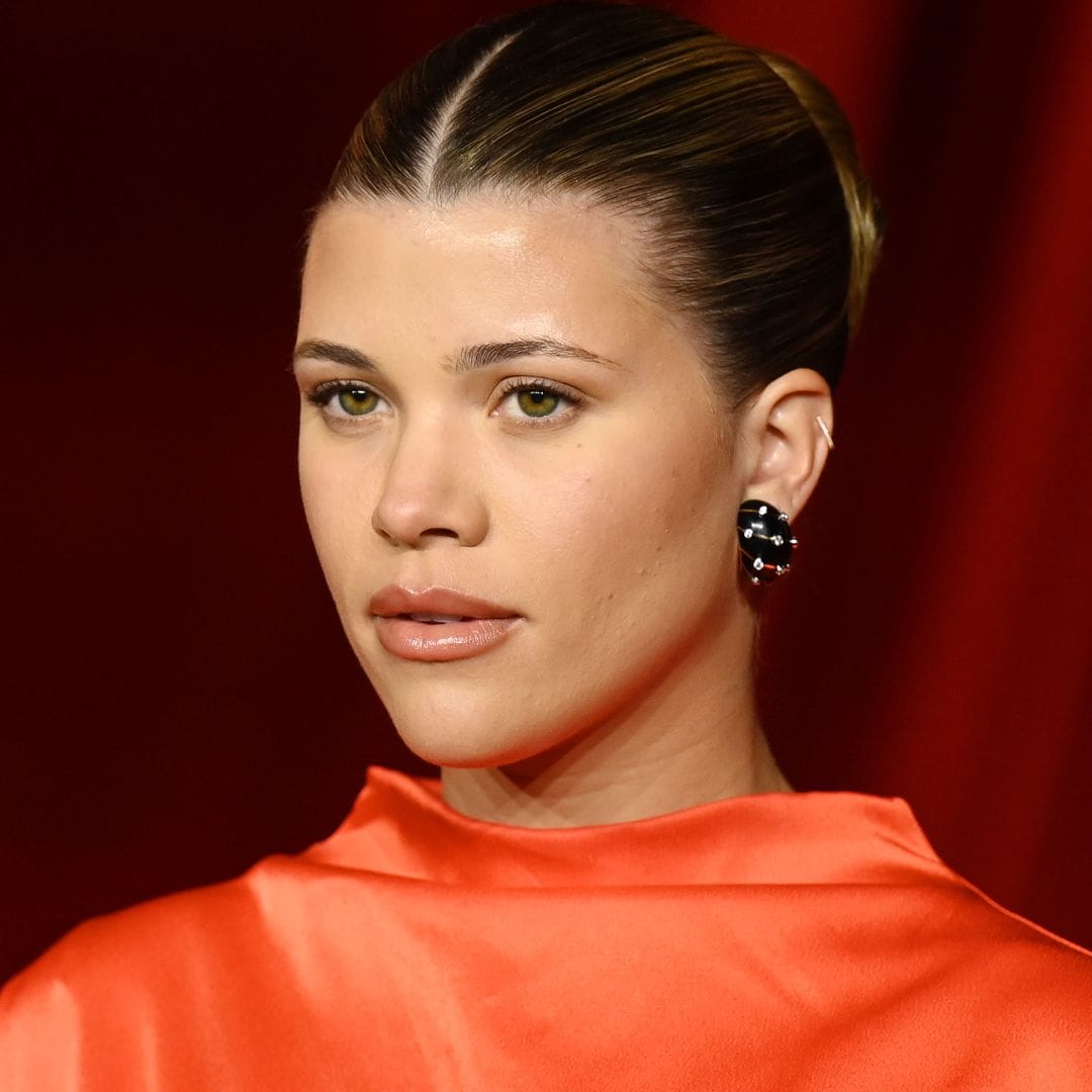 Así se hace Sofia Richie su moño pulido viral desde que es madre