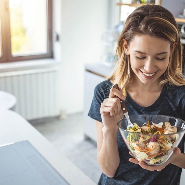 chica comida vegetariana