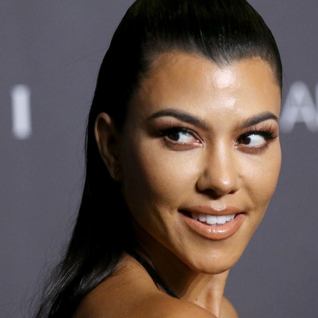 Kourtney Kardashian revela los 8 pasos detrás de una piel ‘glowy’