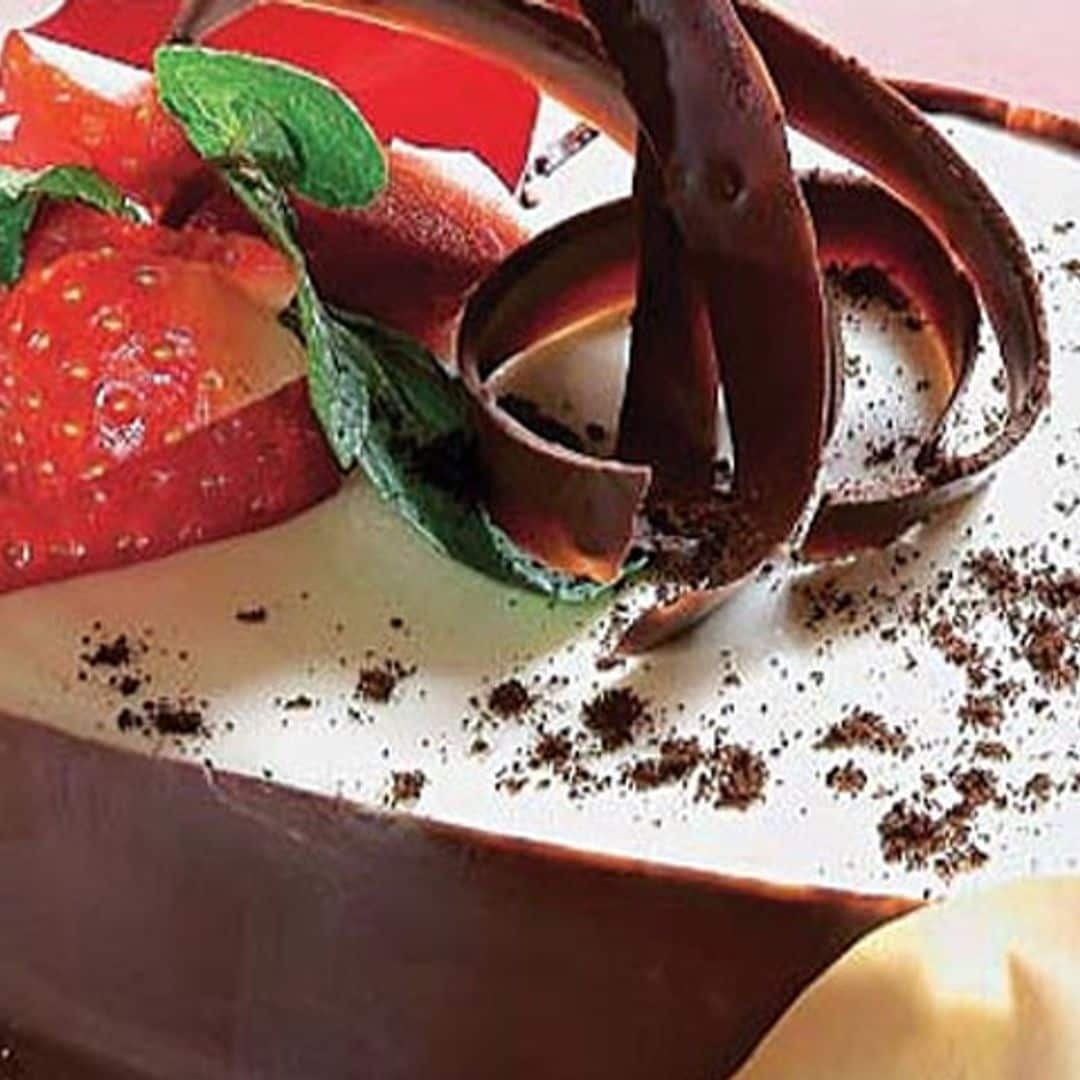 Corazón de chocolate con mascarpone y frutos rojos