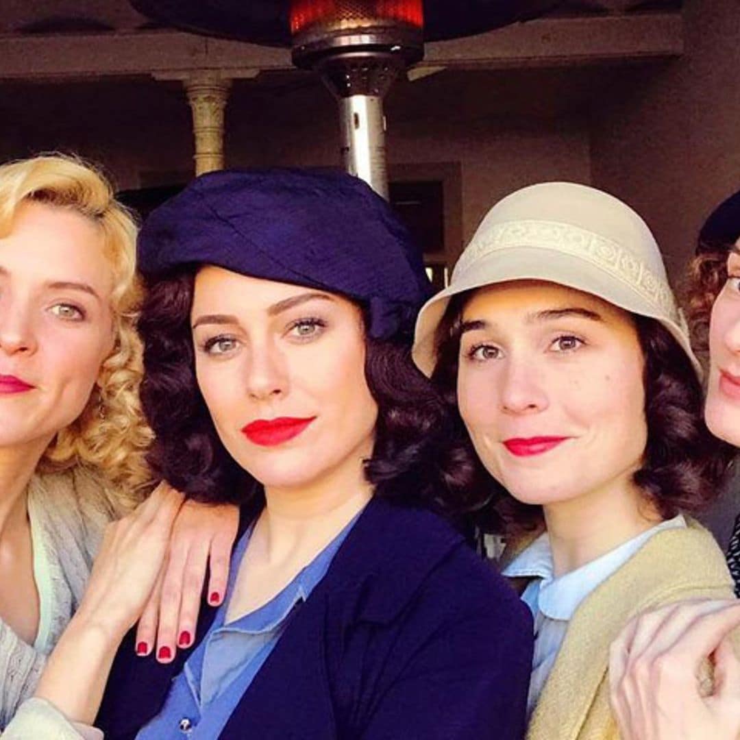 El de 'Las chicas del cable' y otros labiales rojos que potencian el bronceado