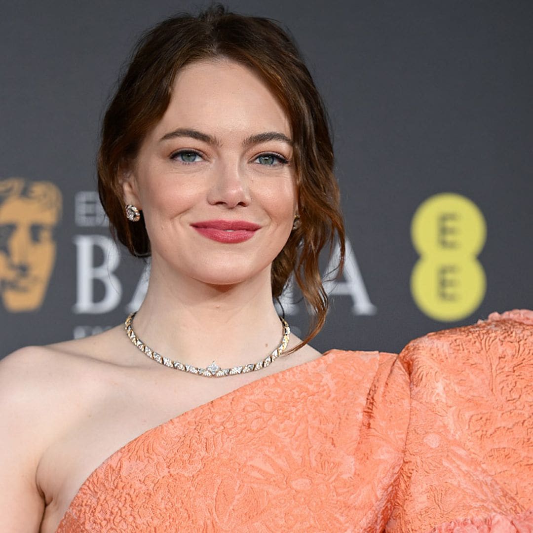 Emma Stone triunfa en los BAFTA con un fabuloso vestido de Louis Vuitton: 450 horas de trabajo a medida