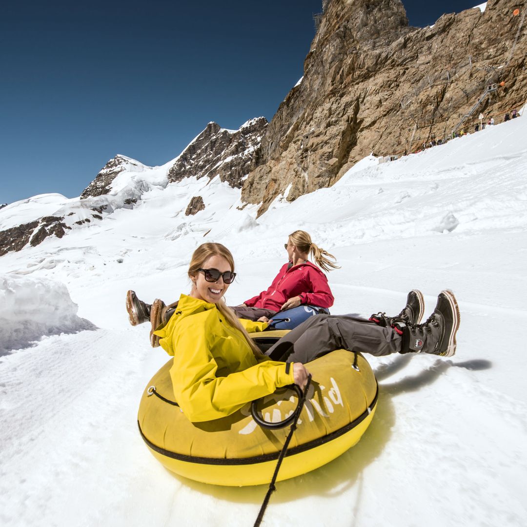 Actividades invernales en la región de Junfrau, Alpes, Suiza