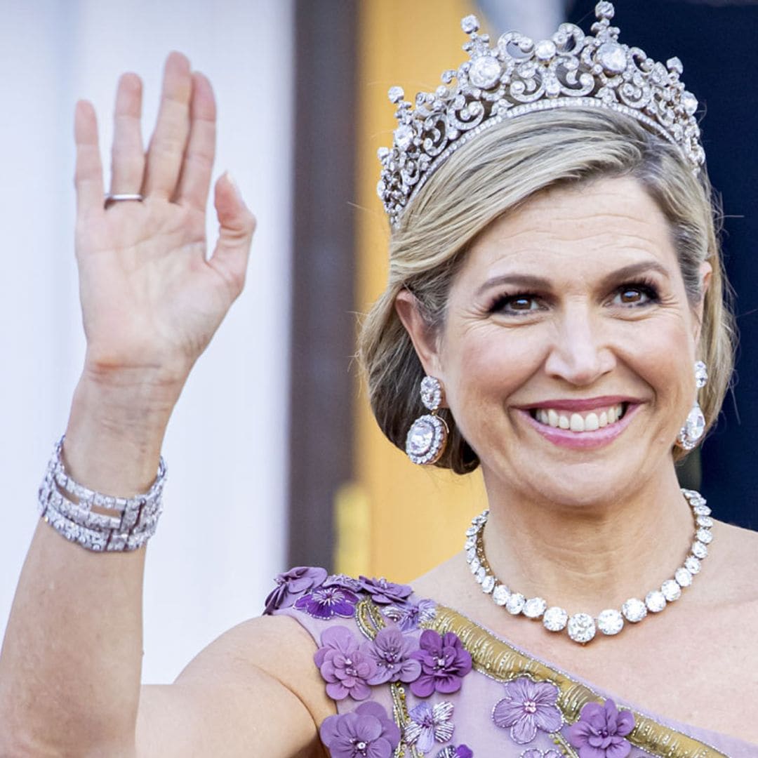 Máxima vuelve a transformar la imponente tiara Estuardo en un look de gala con bordados 3D