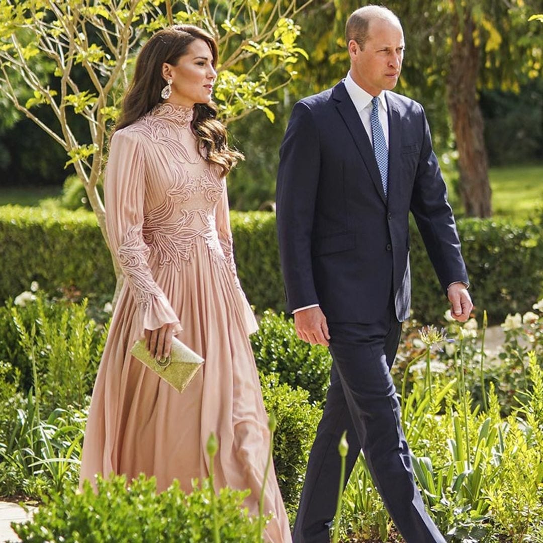 La princesa de Gales nos conquista en Jordania con un romántico vestido rosa de estilo libanés