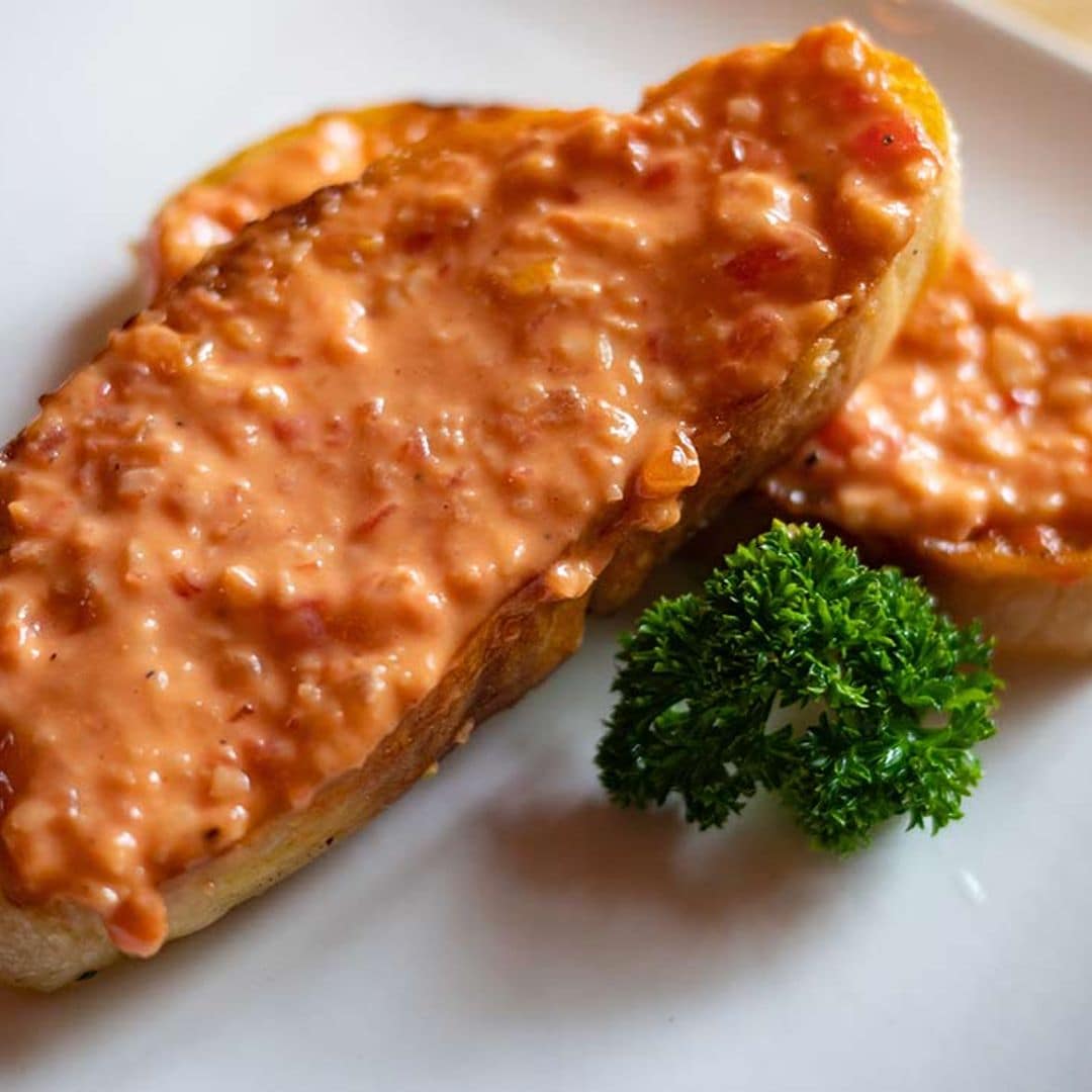 Tostas con salsa 'rouille'