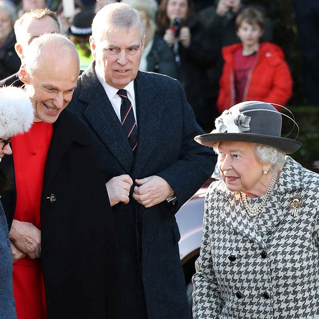 Primeras imágenes de Isabel II, acompañada por el príncipe Andrés, tras el acuerdo con Harry y Meghan