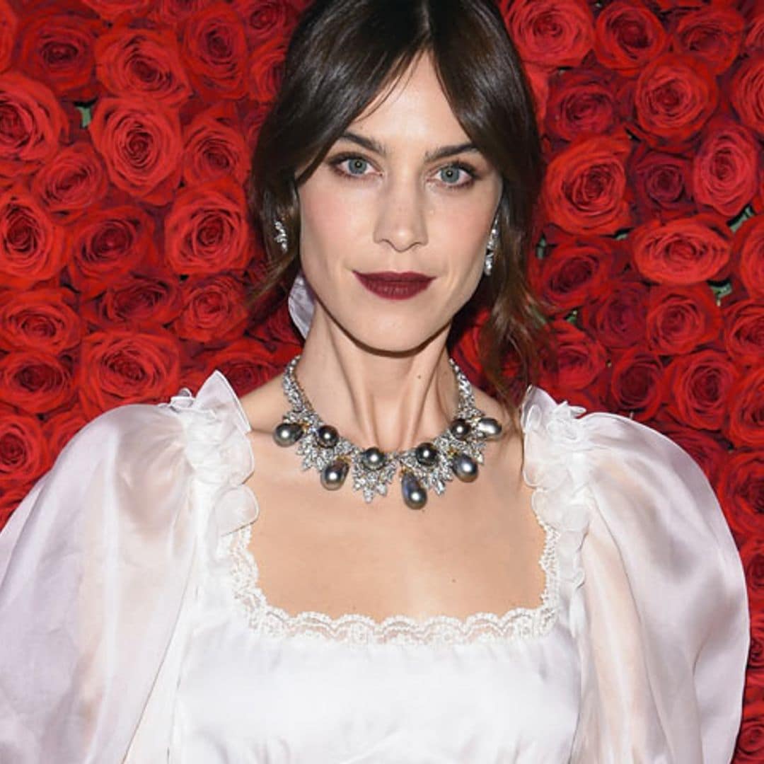 El vestido de fiesta con el que Alexa Chung resuelve todas sus citas