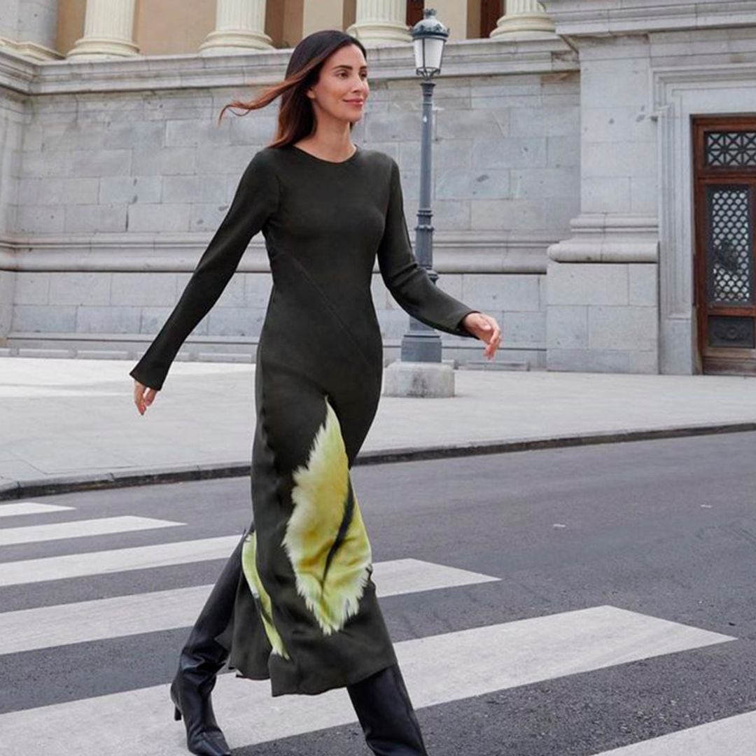 Sassa de Osma convierte un vestido de invitada 'made in Spain' en el mejor look para ir a trabajar