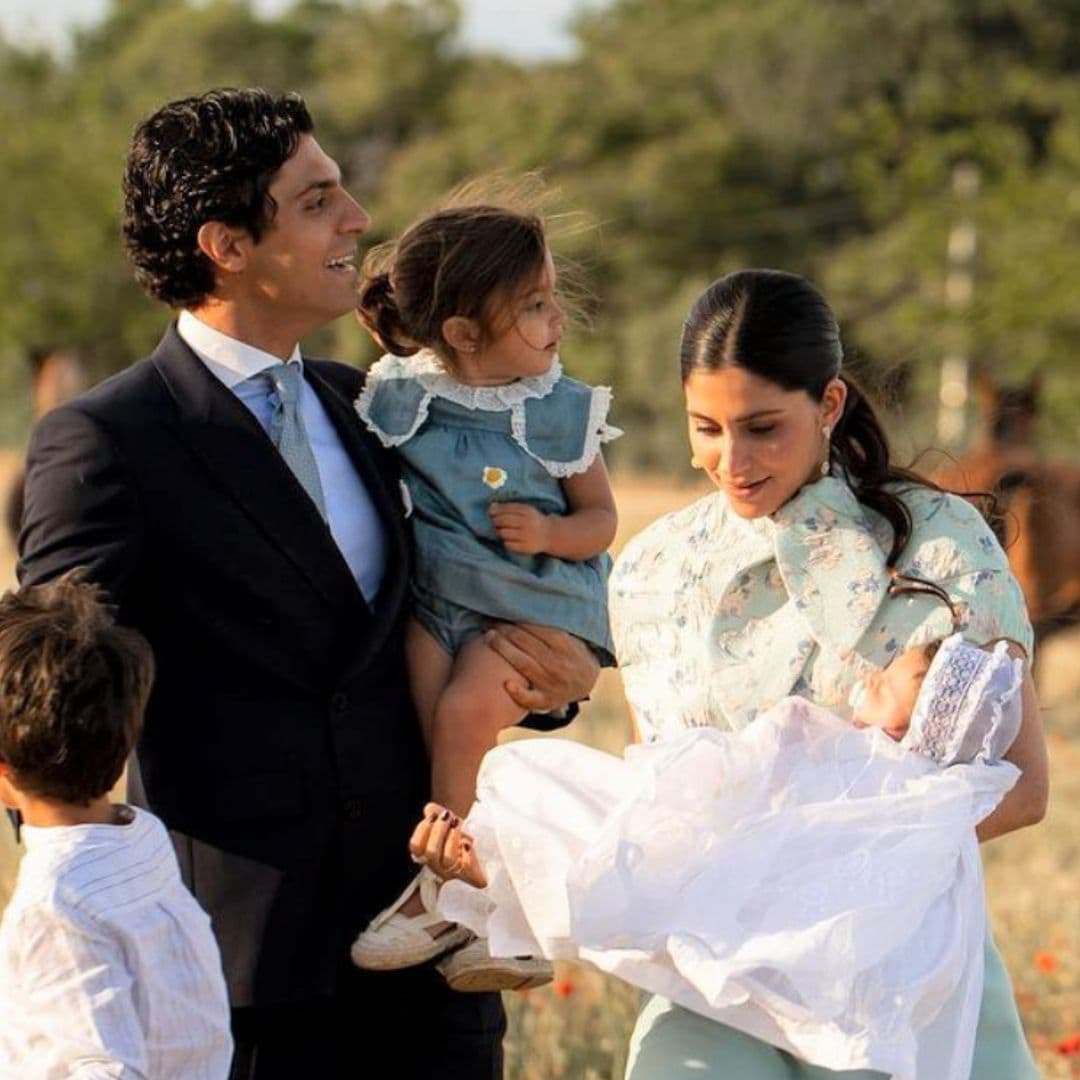 María García de Jaime y Tomás Páramo comparten las espectaculares imágenes del bautizo de su hijo Fede