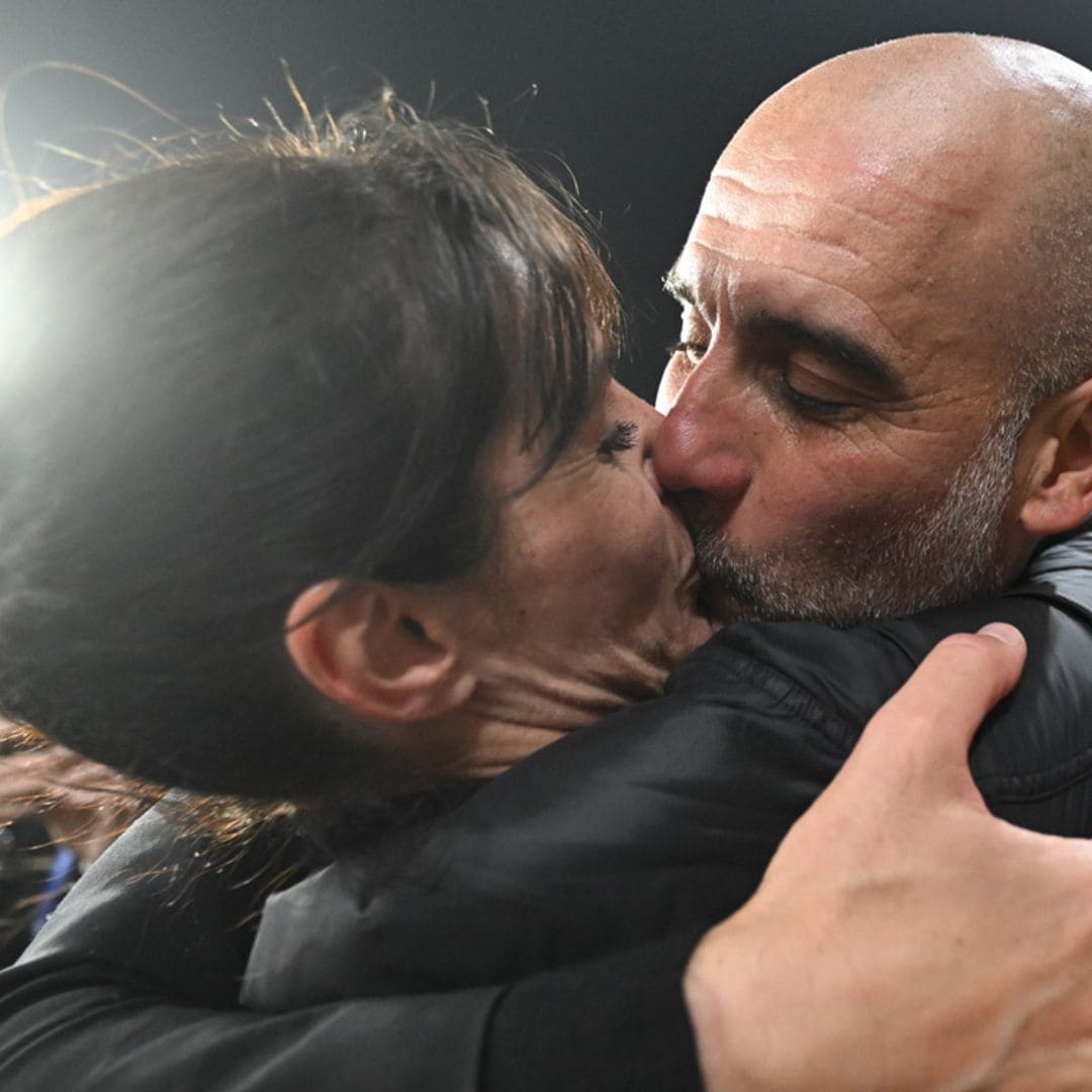 El apasionado beso de Pep Guardiola con su mujer, Cristina Serra, tras ganar la Champions