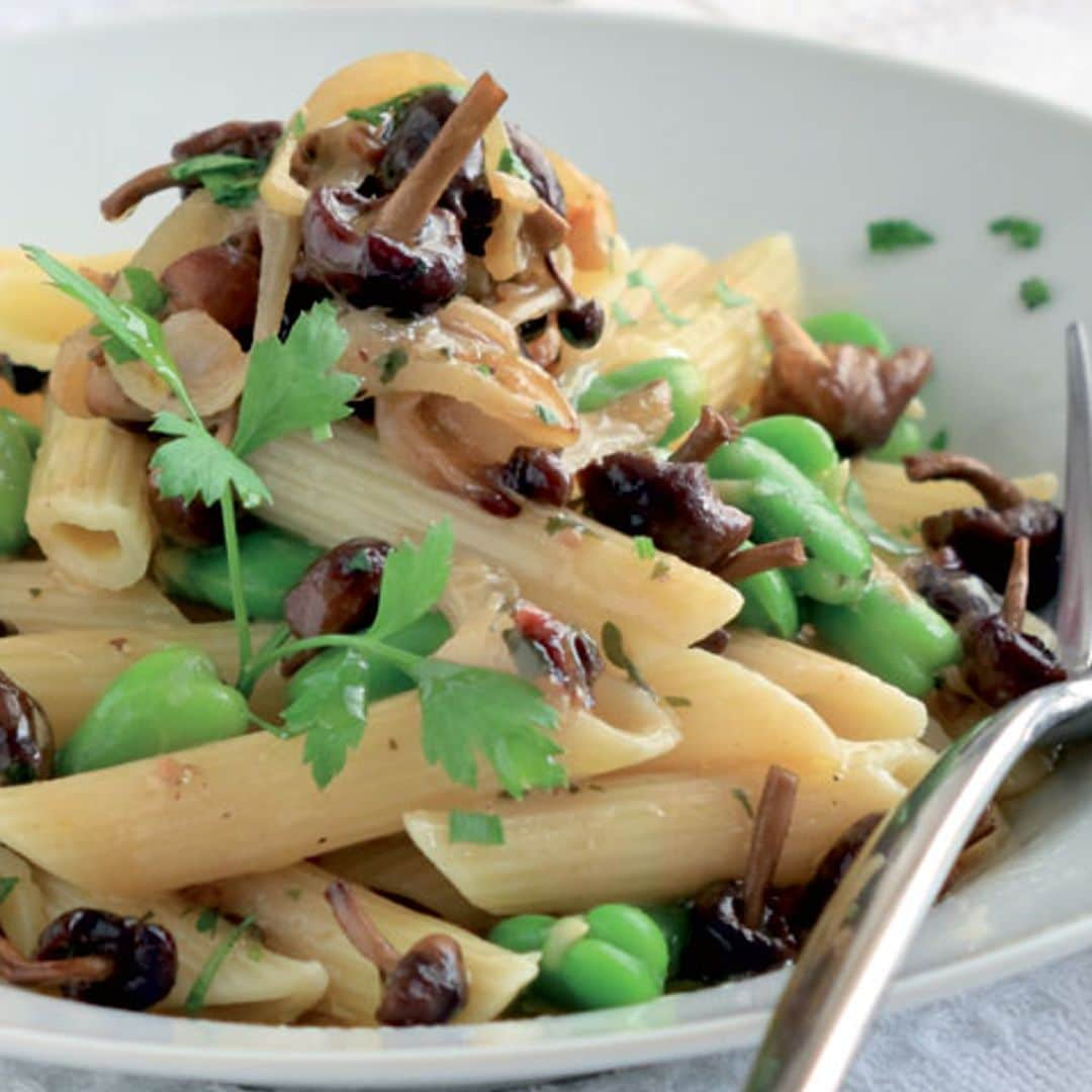 Pasta con habas y senderuelas