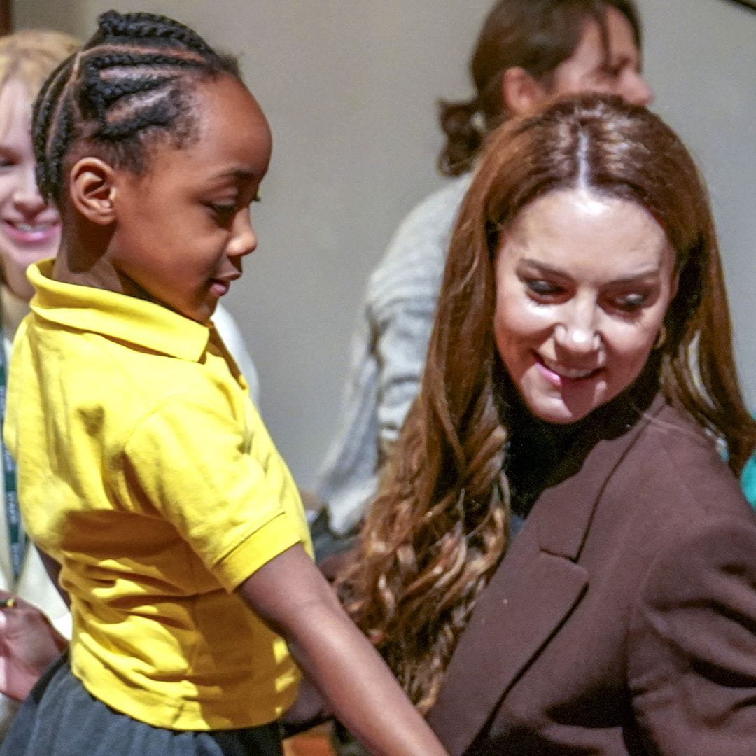 Las encantadoras imágenes de Kate Middleton en una excursión con niños: del bus escolar al museo