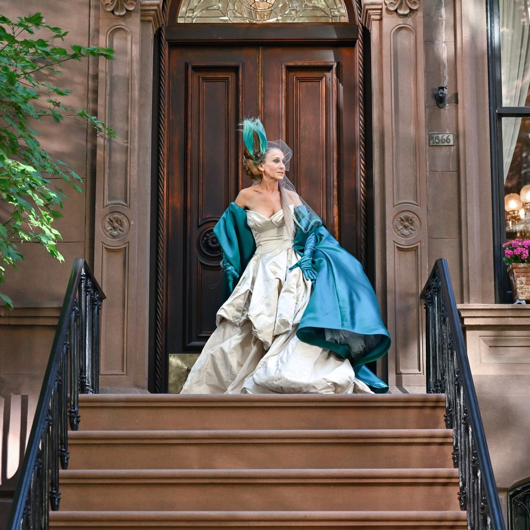 ¿Por qué se ha cerrado la icónica entrada de la casa de Carrie Bradshaw en 'Sexo en Nueva York'? Te contamos el motivo