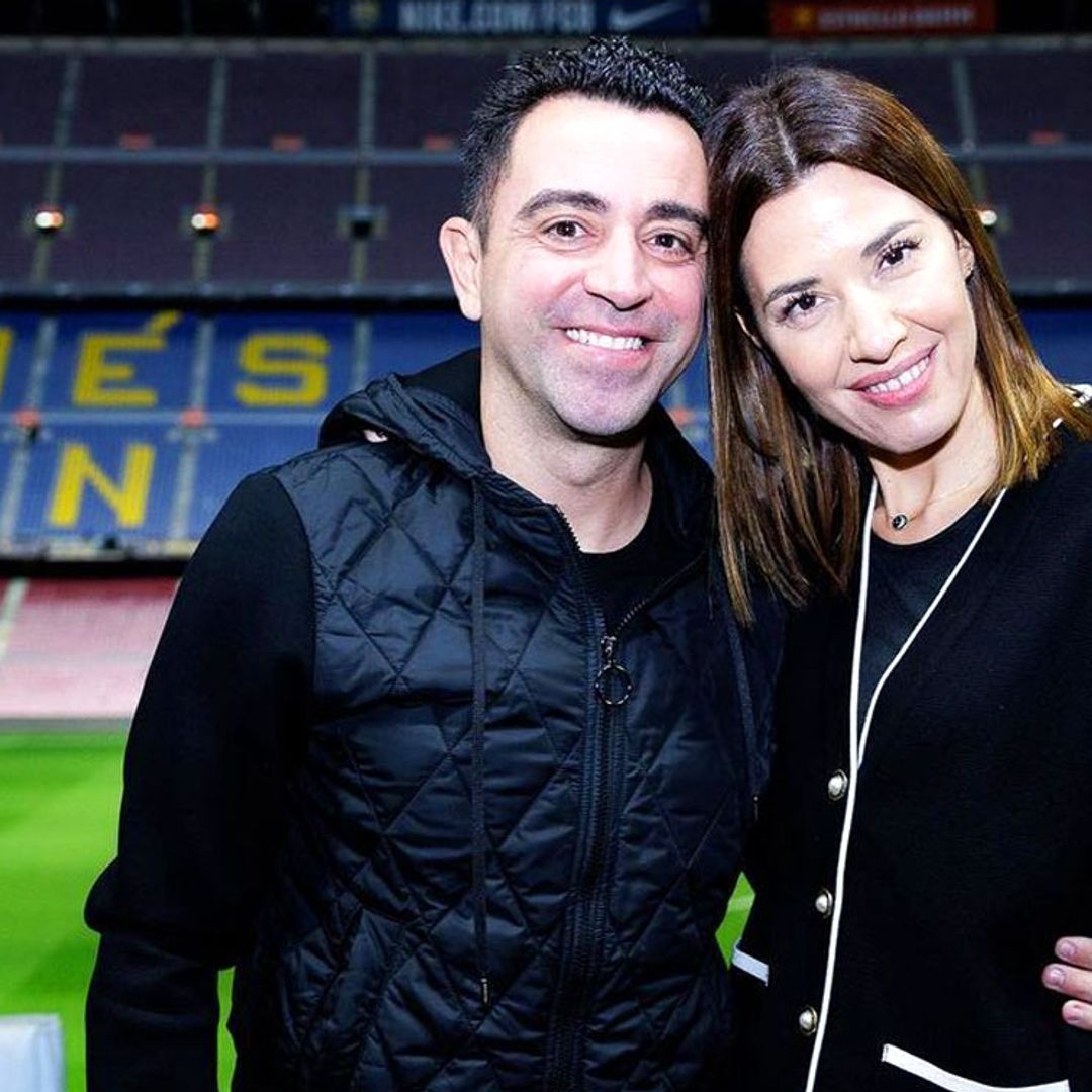 Núria Cunillera sonríe por partida doble: debut de su marido Xavi Hernández y cumpleaños de su hijo Dan