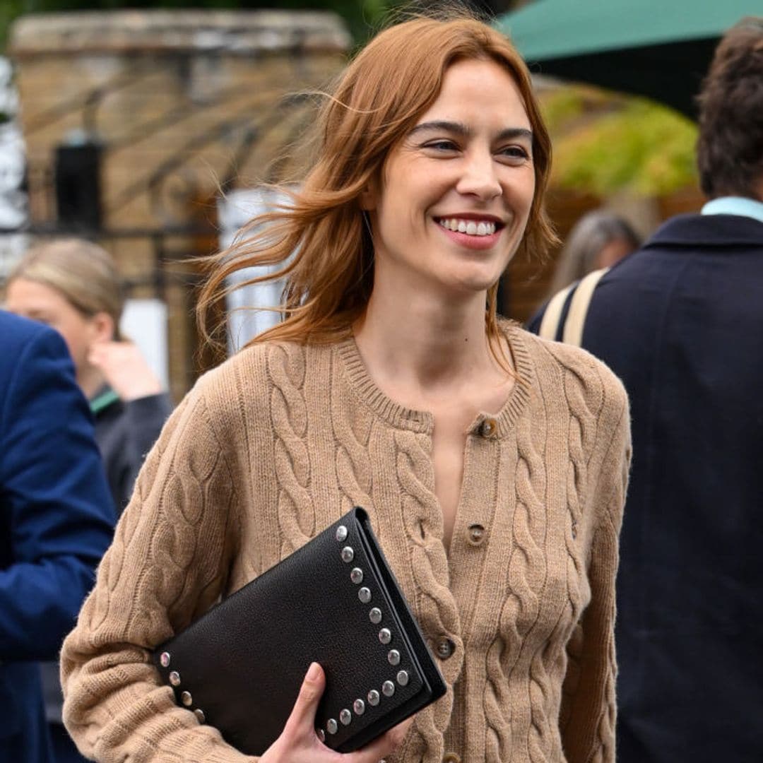 Dale un giro al clásico ‘cable knit sweater’ al estilo de Alexa Chung