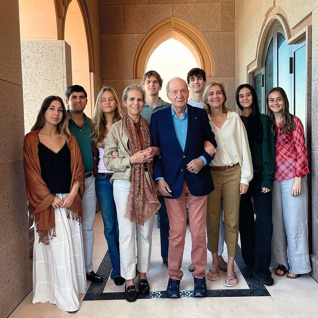 La infanta Cristina con su padre, su hermana y sus hijos en Abu Dabi